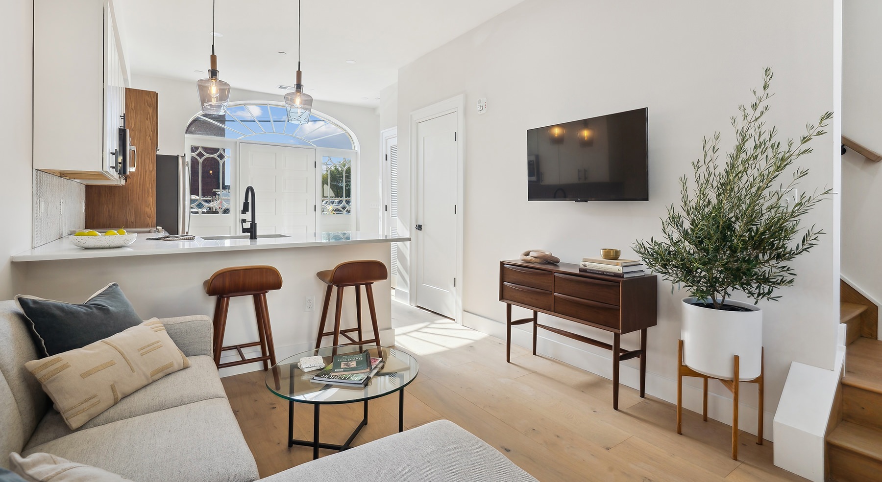 living room with table and plant
